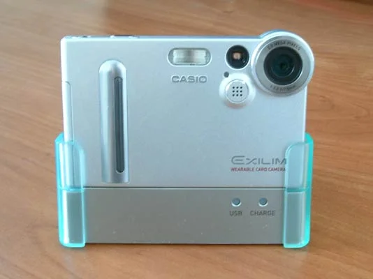 Моментум фото. Цифровой фотоаппарат и MP3-плеер Casio Exilim-M2135 - фото 1