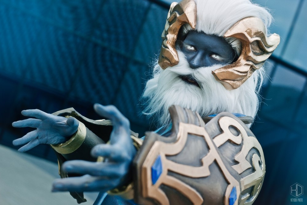 zeus dota 2 cosplay