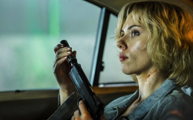 «Люси»: мозг, вещества, стрельба с двух рук - фото 2