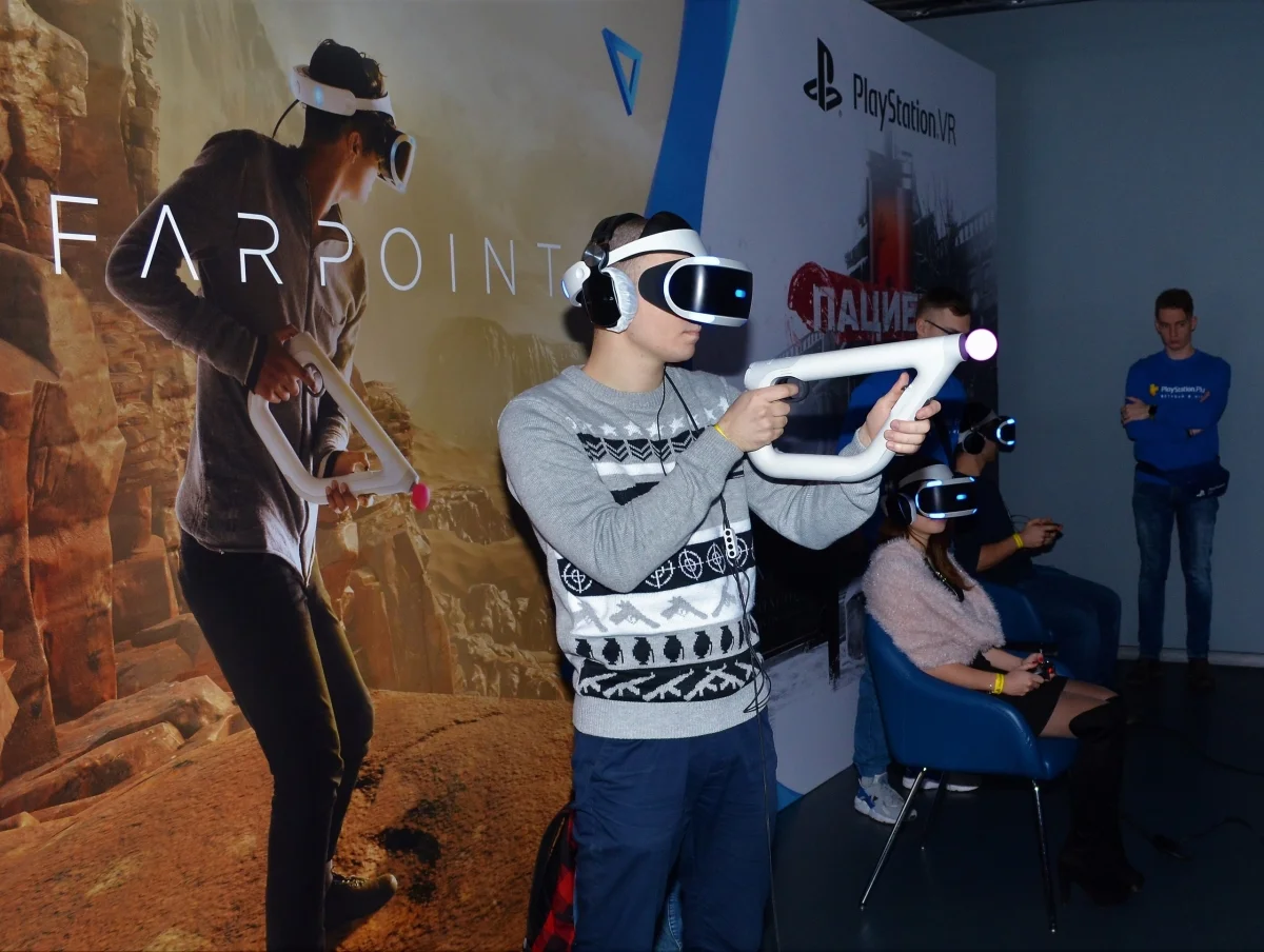 Пять вечеринок PS Plus: VR, косплей и мини-бургеры - фото 7