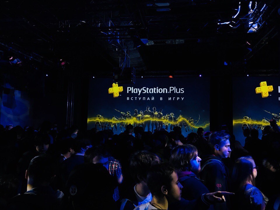 Пять вечеринок PS Plus: VR, косплей и мини-бургеры - изображение 2 Пять вечеринок PS Plus: VR, косплей и мини-бургеры - фото 2
