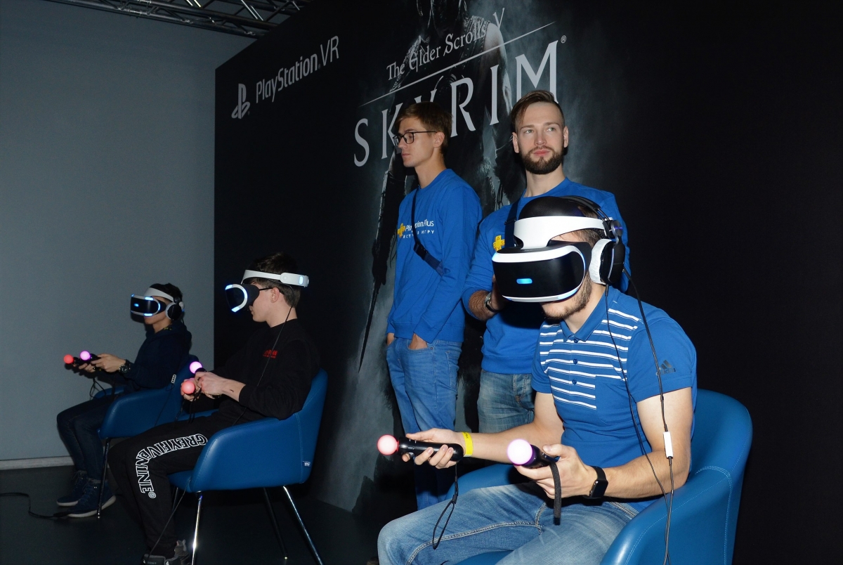 Пять вечеринок PS Plus: VR, косплей и мини-бургеры - изображение 15 Пять вечеринок PS Plus: VR, косплей и мини-бургеры - фото 15