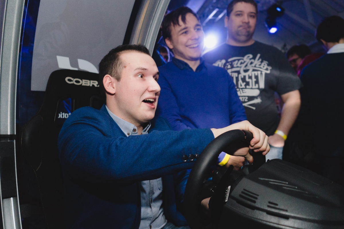 Пять вечеринок PS Plus: VR, косплей и мини-бургеры - изображение 14 Пять вечеринок PS Plus: VR, косплей и мини-бургеры - фото 14