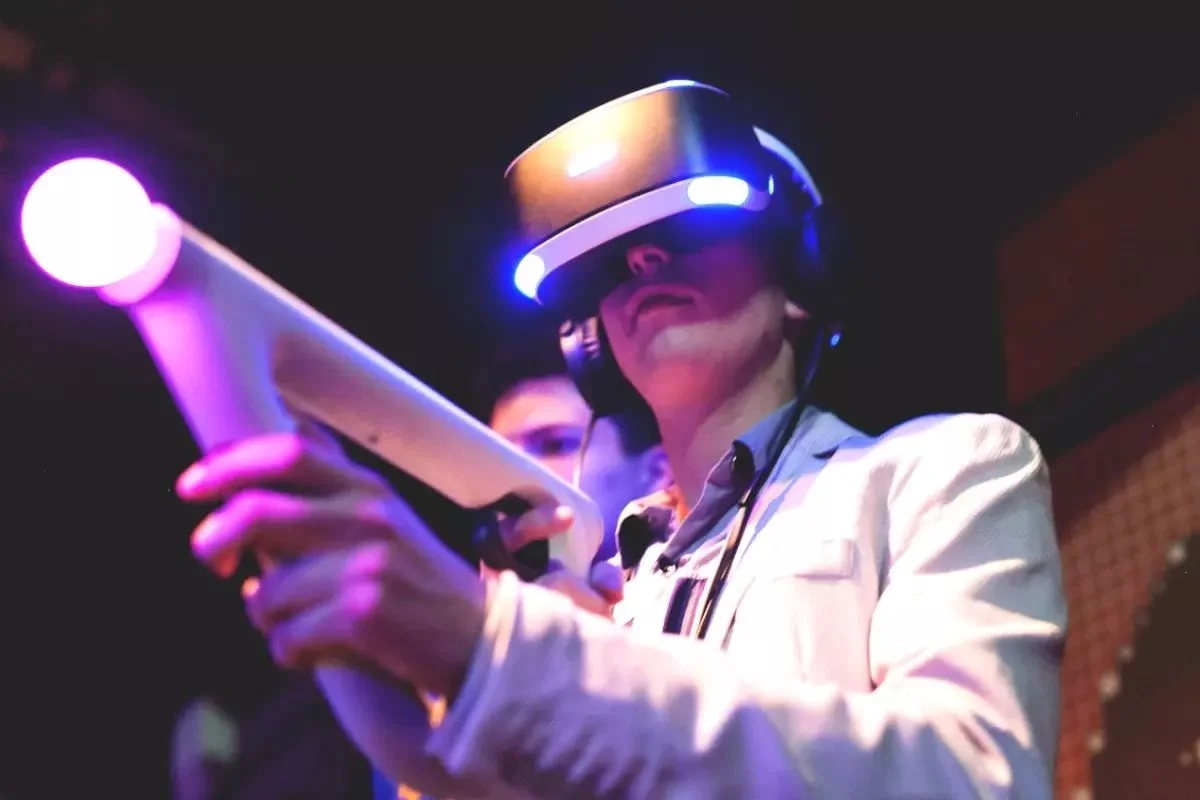 Пять вечеринок PS Plus: VR, косплей и мини-бургеры - фото 24
