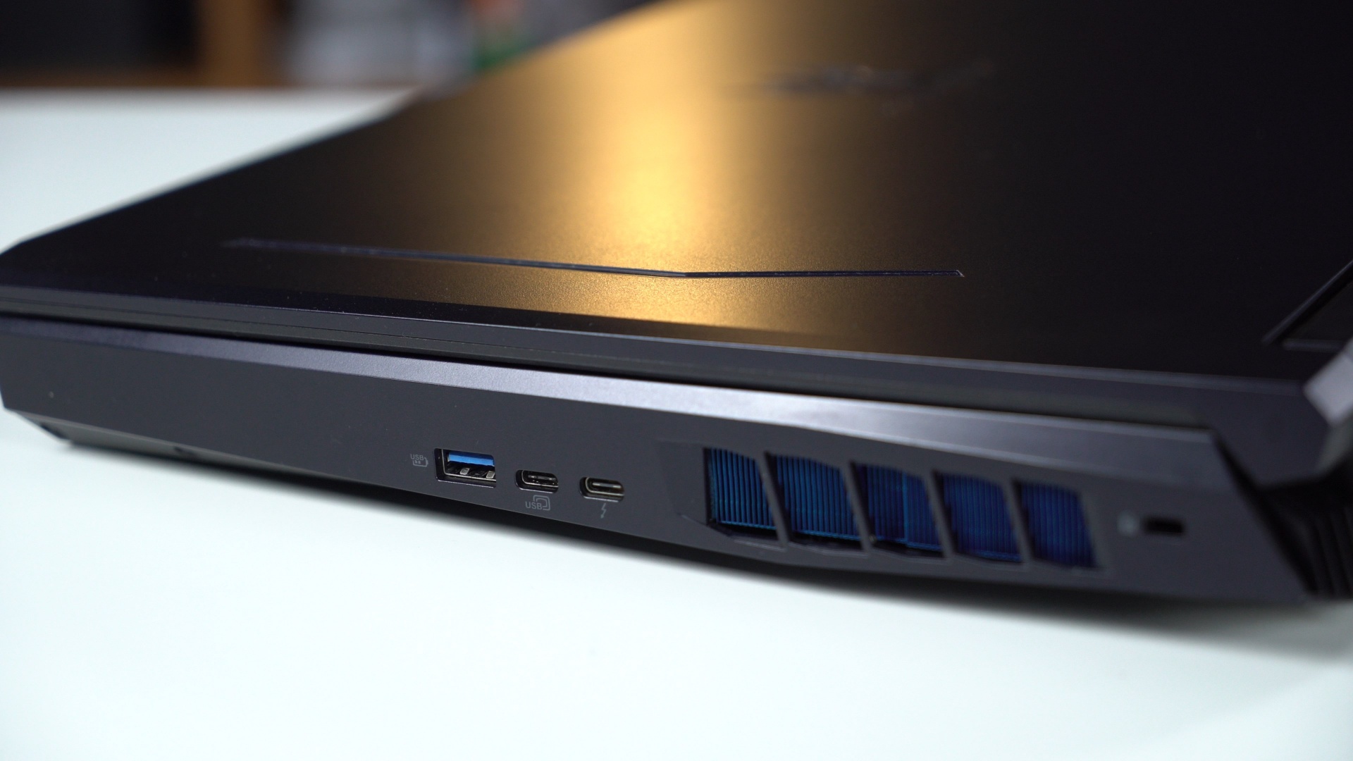 Дорого, но очень интересно. Helios 700 — ноутбук со сдвигающейся клавиатурой, встроенным геймпадом и 8-ядерным Core i9 - фото 3