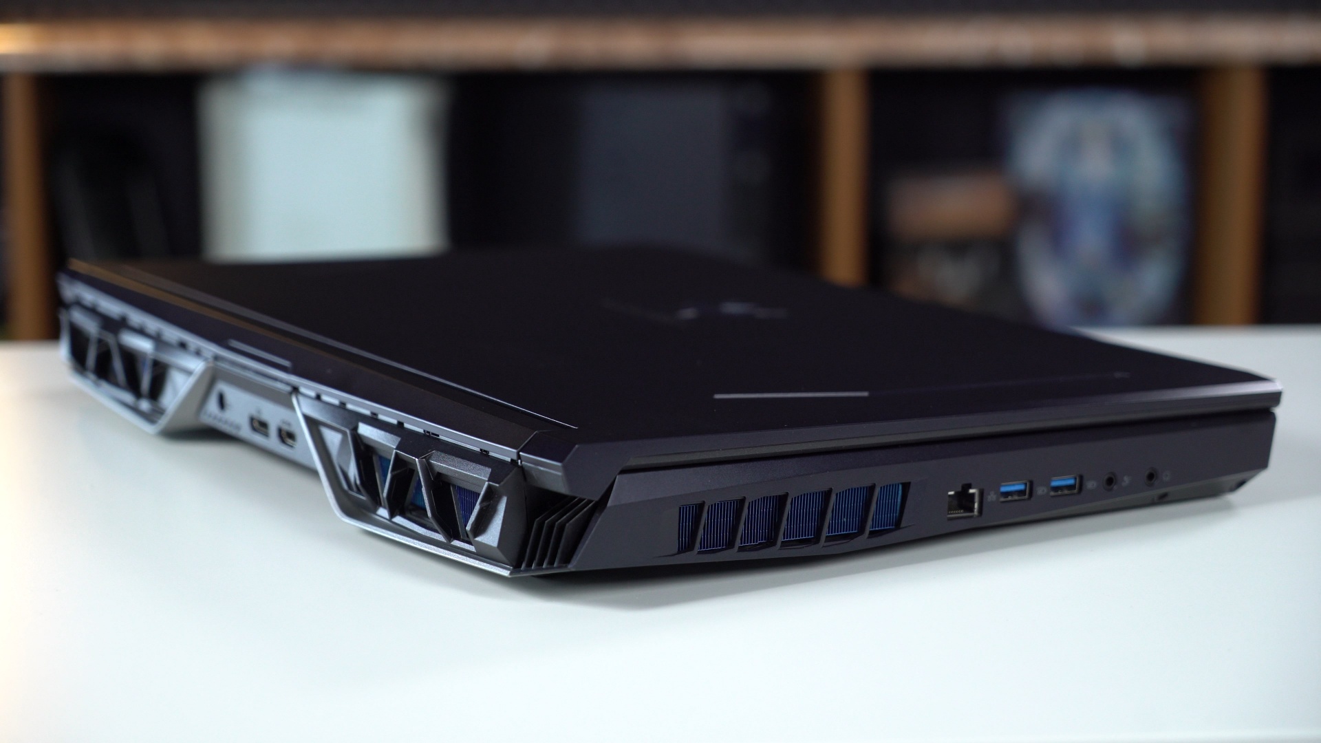 Дорого, но очень интересно. Helios 700 — ноутбук со сдвигающейся клавиатурой, встроенным геймпадом и 8-ядерным Core i9 - фото 2