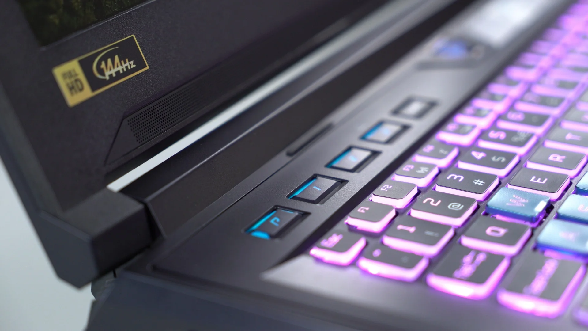 Дорого, но очень интересно. Helios 700 — ноутбук со сдвигающейся клавиатурой, встроенным геймпадом и 8-ядерным Core i9 - фото 5