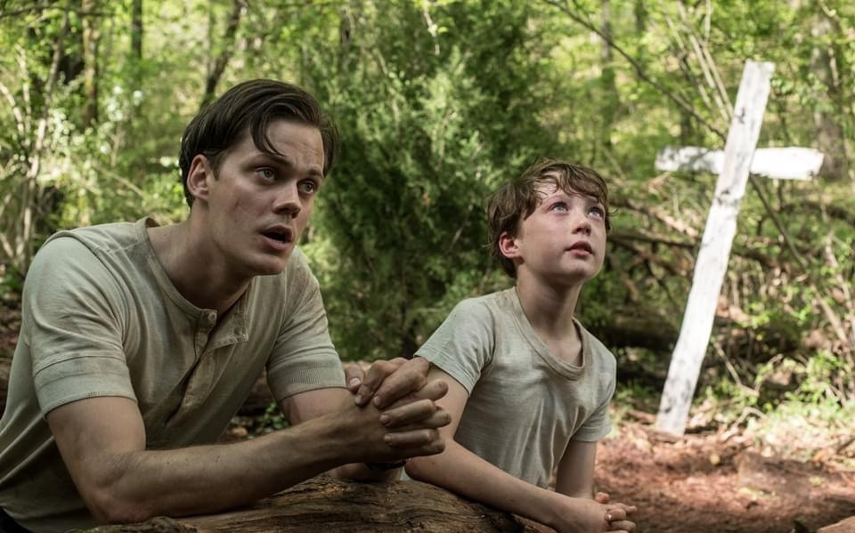 Обзор фильма «Дьявол всегда здесь». «Груз 200» с Холландом и Паттинсоном - фото 1