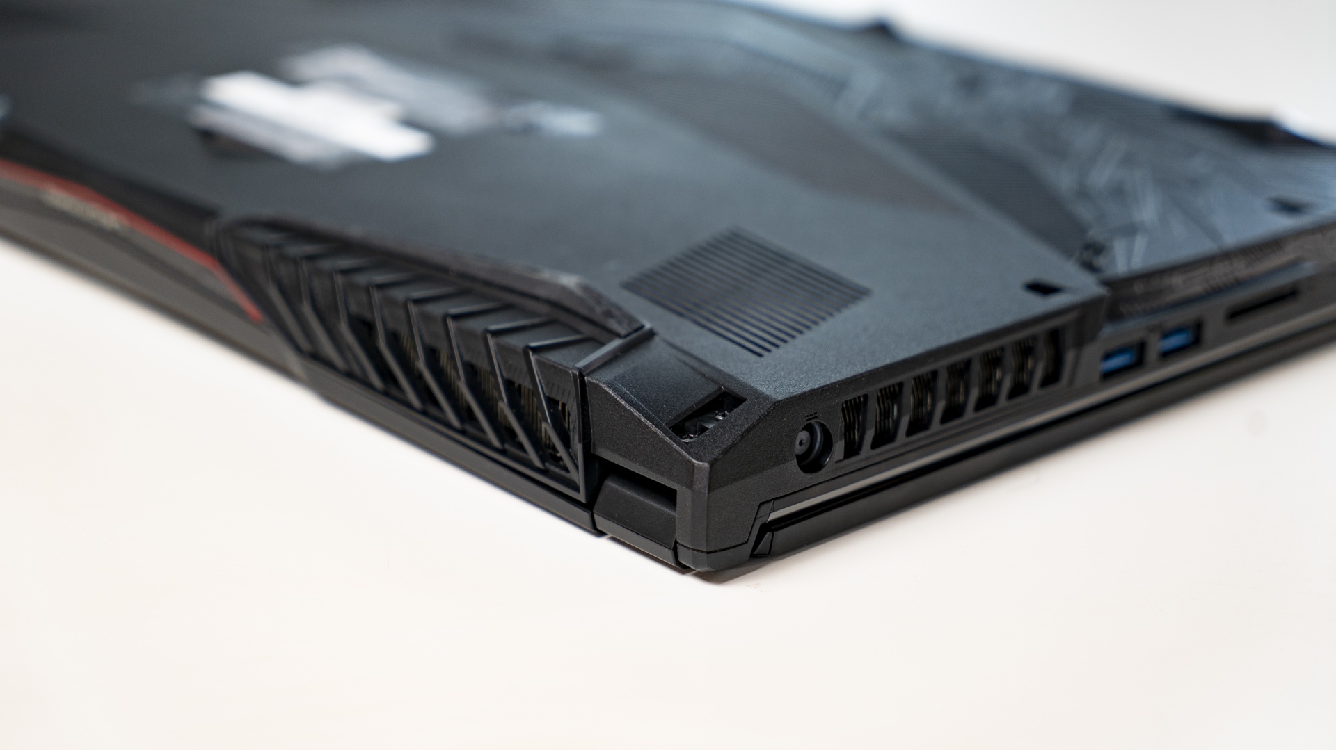 Для работы и немного для игр. Тестируем MSI GP75 Leopard - изображение 9 Для работы и немного для игр. Тестируем MSI GP75 Leopard - фото 9