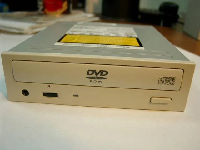 Двенадцать наиболее популярных приводов DVD-ROM - фото 8