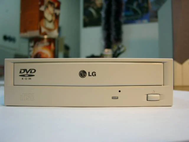 Двенадцать наиболее популярных приводов DVD-ROM - фото 4
