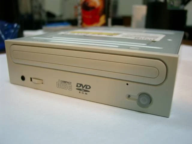 Двенадцать наиболее популярных приводов DVD-ROM - фото 7