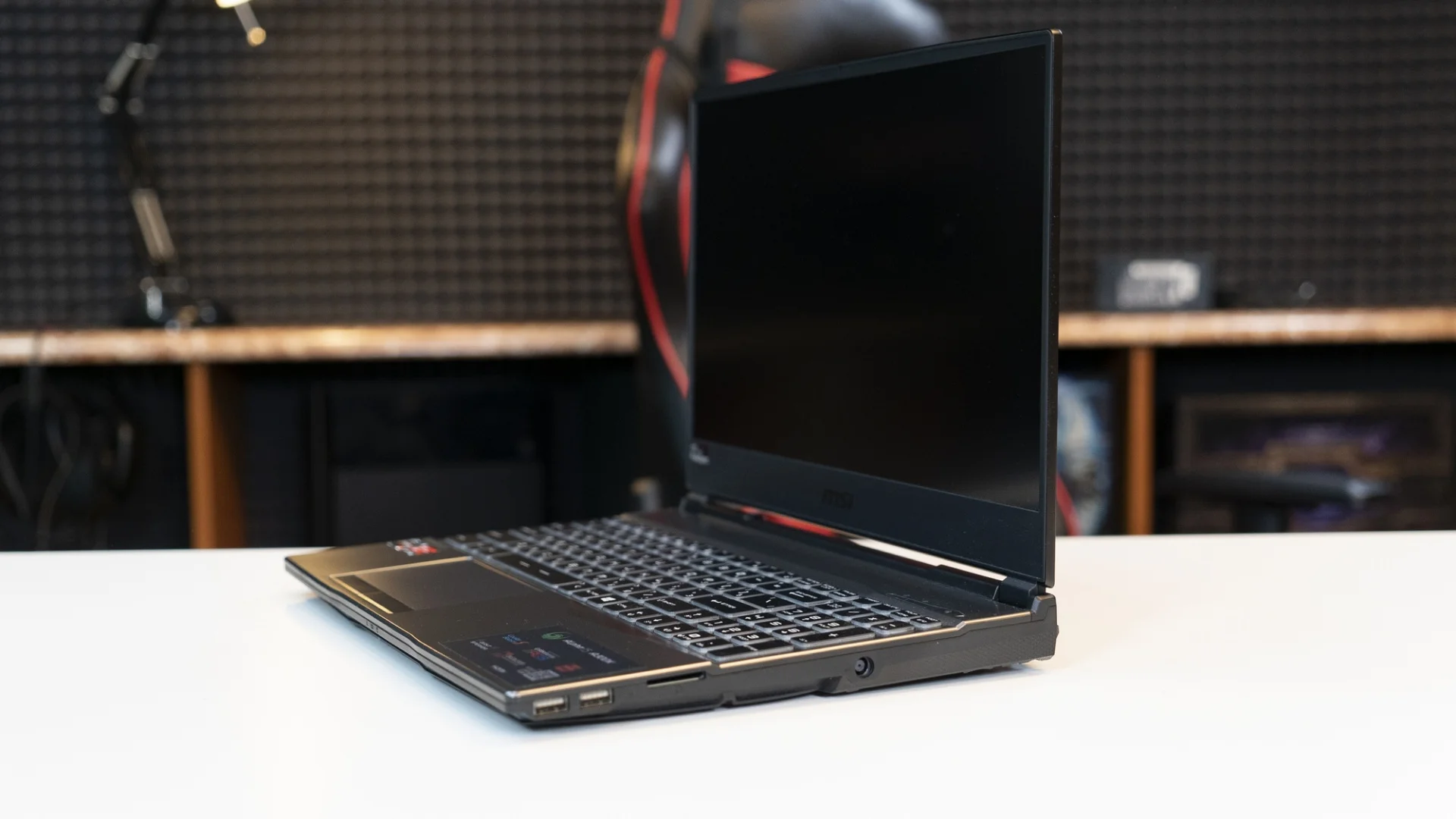 MSI Alpha 15 — ноутбук на AMD R7 3750H и Radeon RX 5500M - фото 4