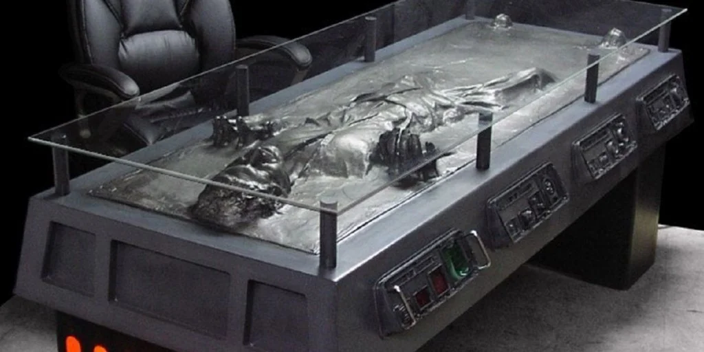 Сексуальный C-3PO, стол Соло и другие чудовищные штуки по мотивам «Звездных войн» - фото 16