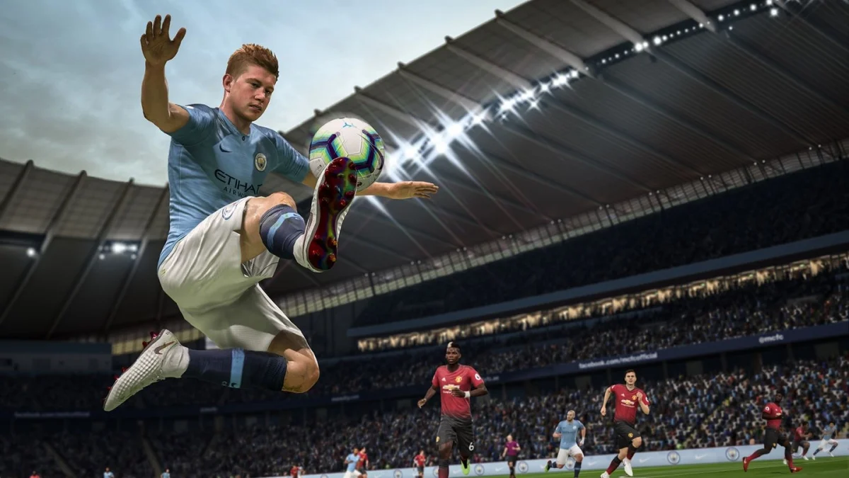 FIFA 19 vs. Pro Evolution Soccer 2019. На чьём стадионе газон зеленей? - фото 2