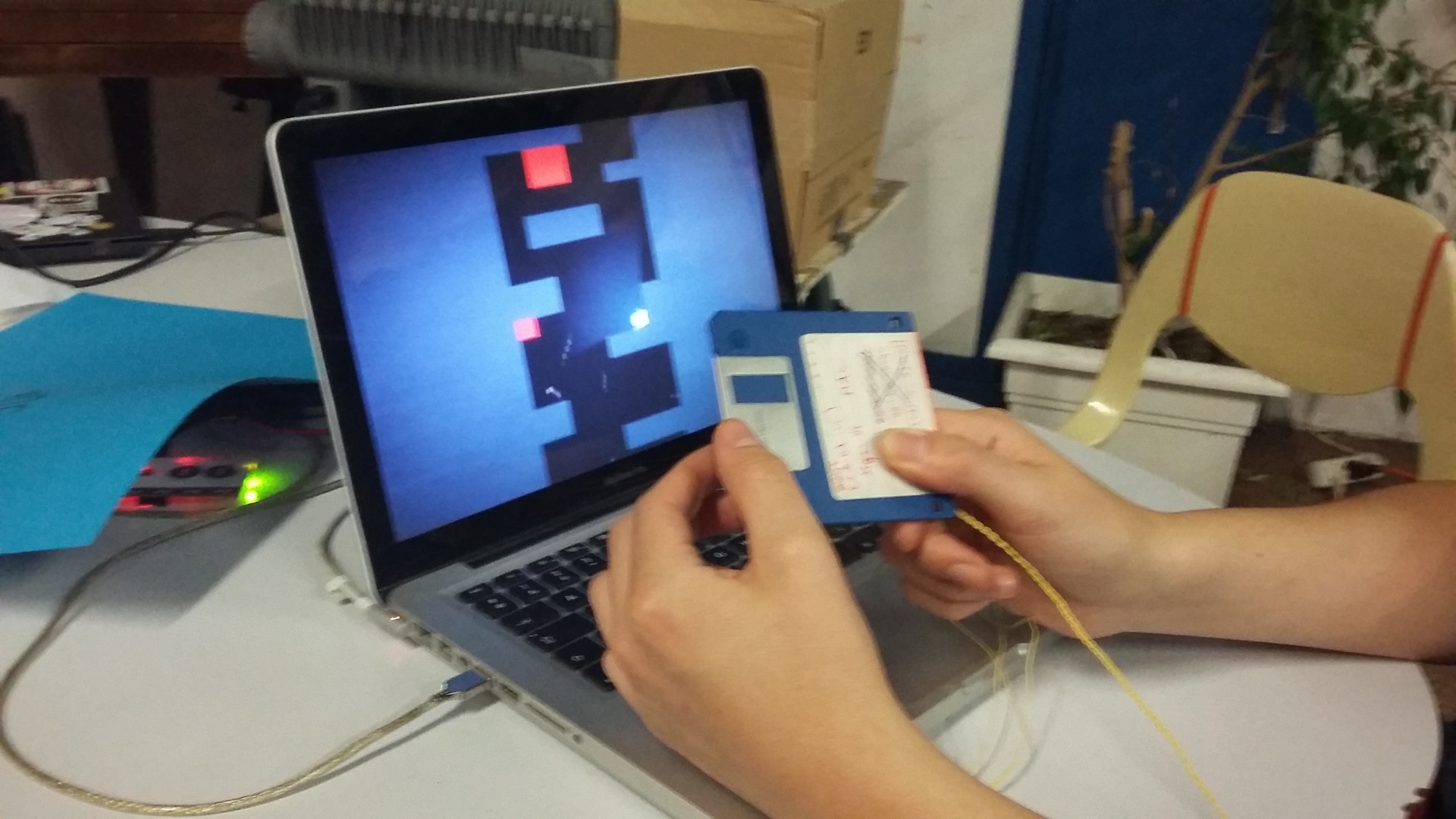 Mr. Floppy V1 (itch) - кадр 1