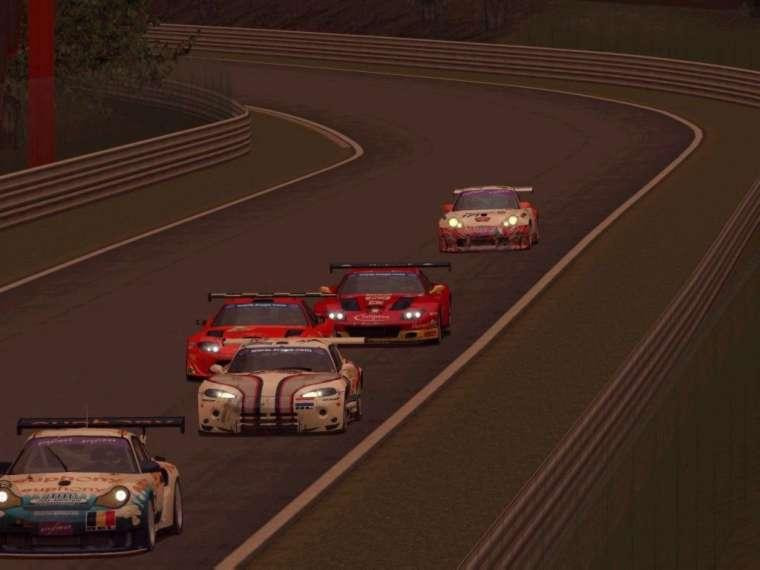 GTR: FIA GT Racing Game - кадр 6