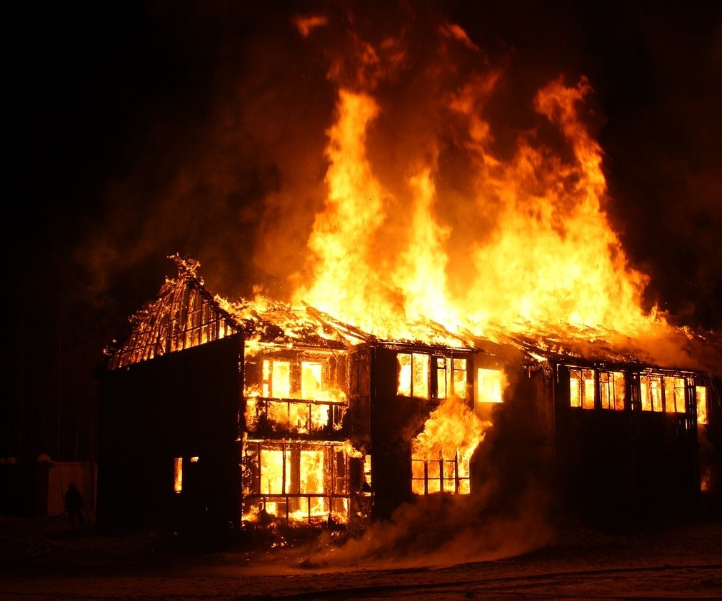 house fire (itch) - кадр 1