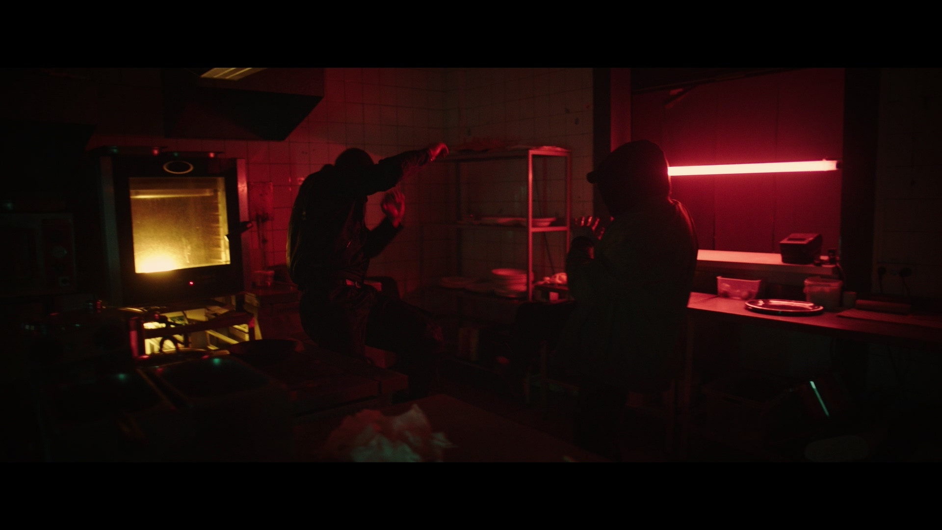 She Sees Red - кадр 7