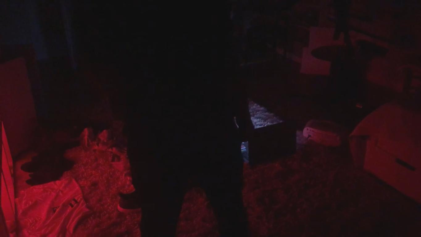 Dont look behind you. (itch) Dont look behind you. (itch)