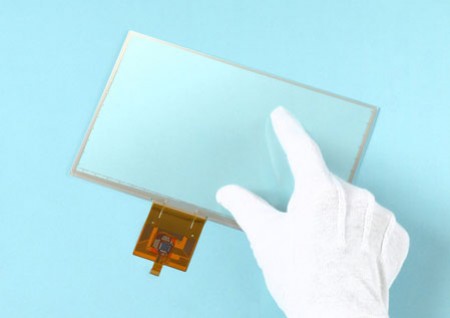 Сенсорные дисплеи SMK умеют распознавать нажатия пальцев в перчатках - изображение обложка