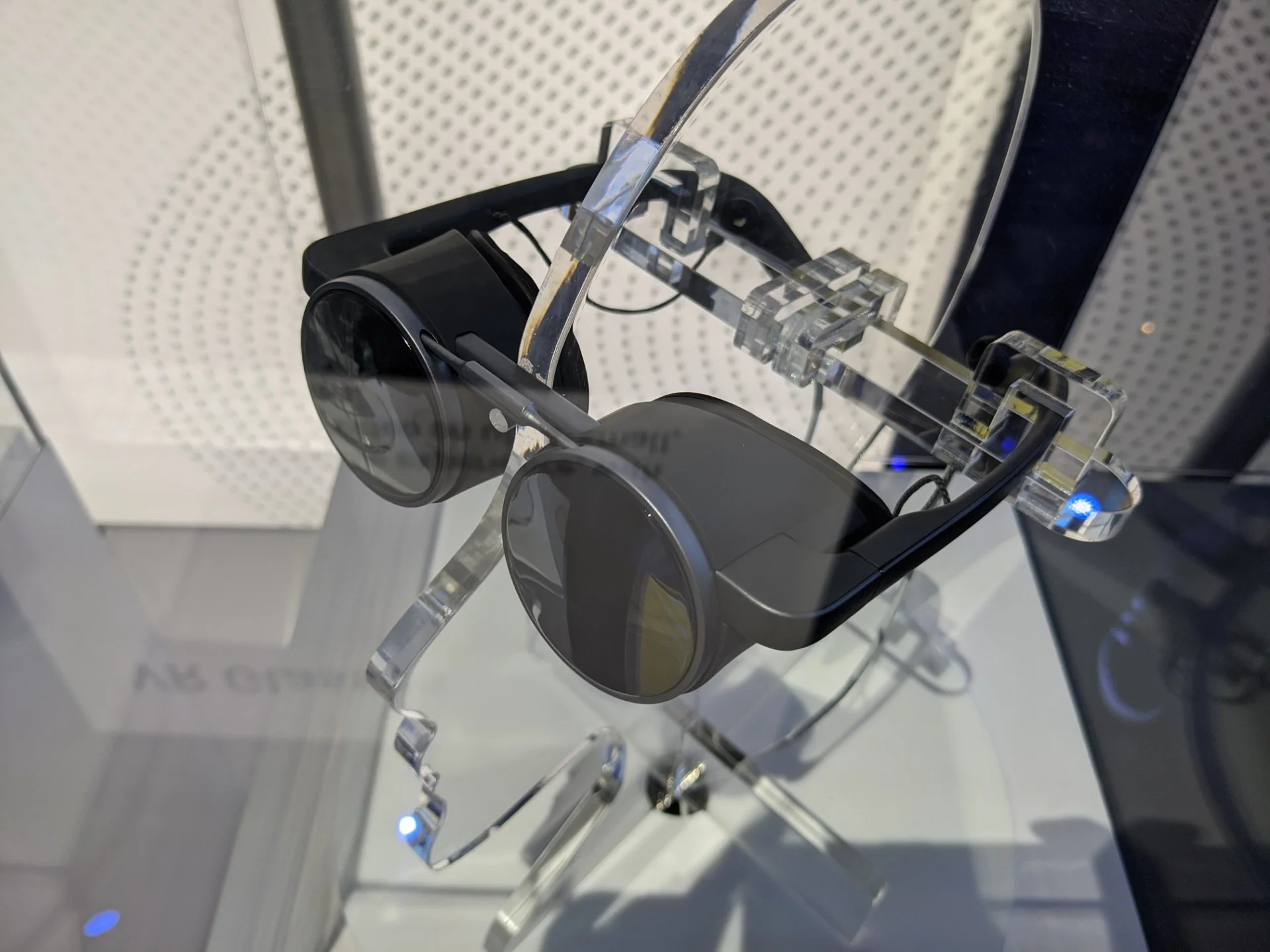 CES 2020: Panasonic представила VR-очки с HDR и разрешением UHD - фото 1