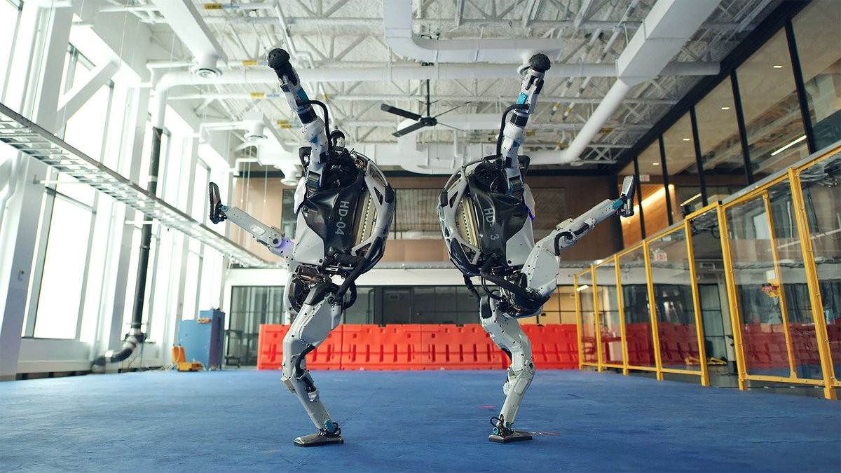 Роботы Boston Dynamics хотят любви в новогоднем видеоролике - изображение обложка
