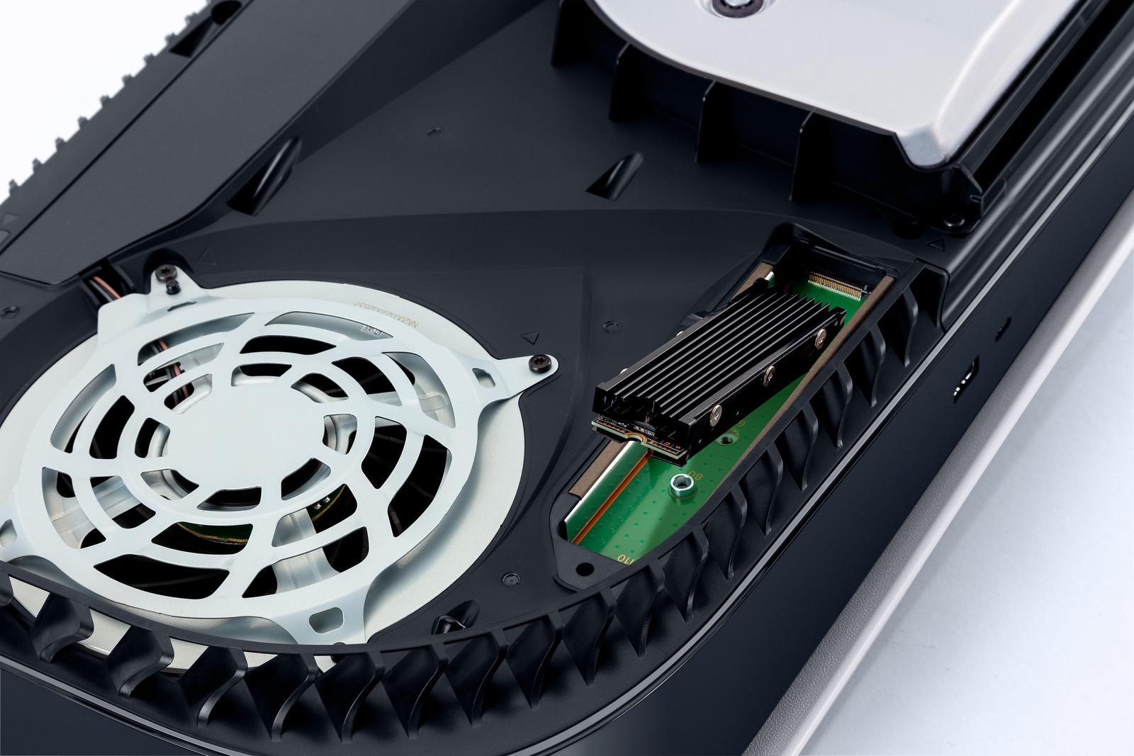 Завтра для PS5 выйдет второе обновление системы с поддержкой SSD M.2 - фото 1