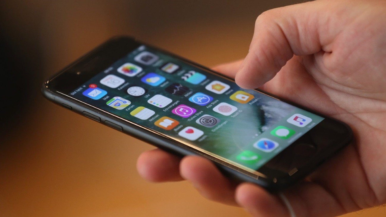 Apple извинилась за искусственное замедление старых iPhone - изображение обложка
