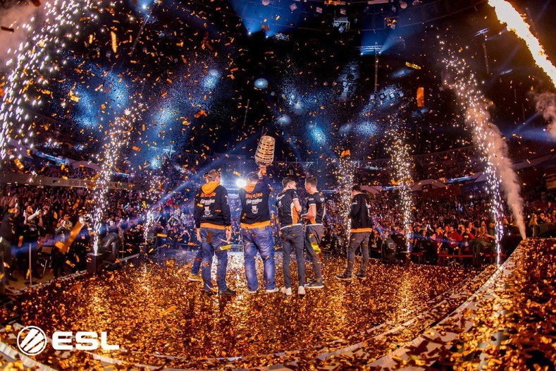 Virtus.pro больше не участвует в турнирах по CS:GO - изображение обложка