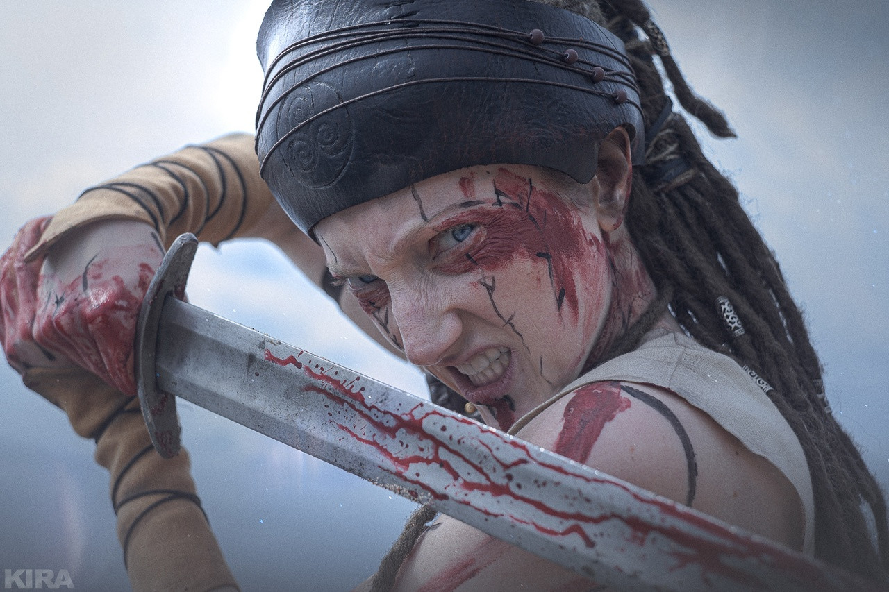 «Тьма испытывает тебя»: косплей безумной Сенуа из Hellblade: Senua's Sacrifice - изображение обложка