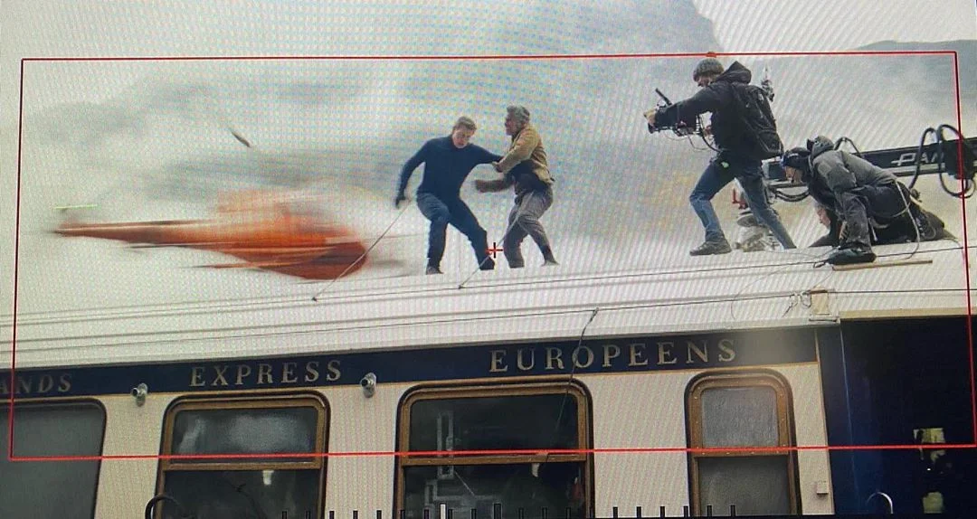 Том Круз проехался на крыше поезда для новой части «Миссия невыполнима» - фото 1