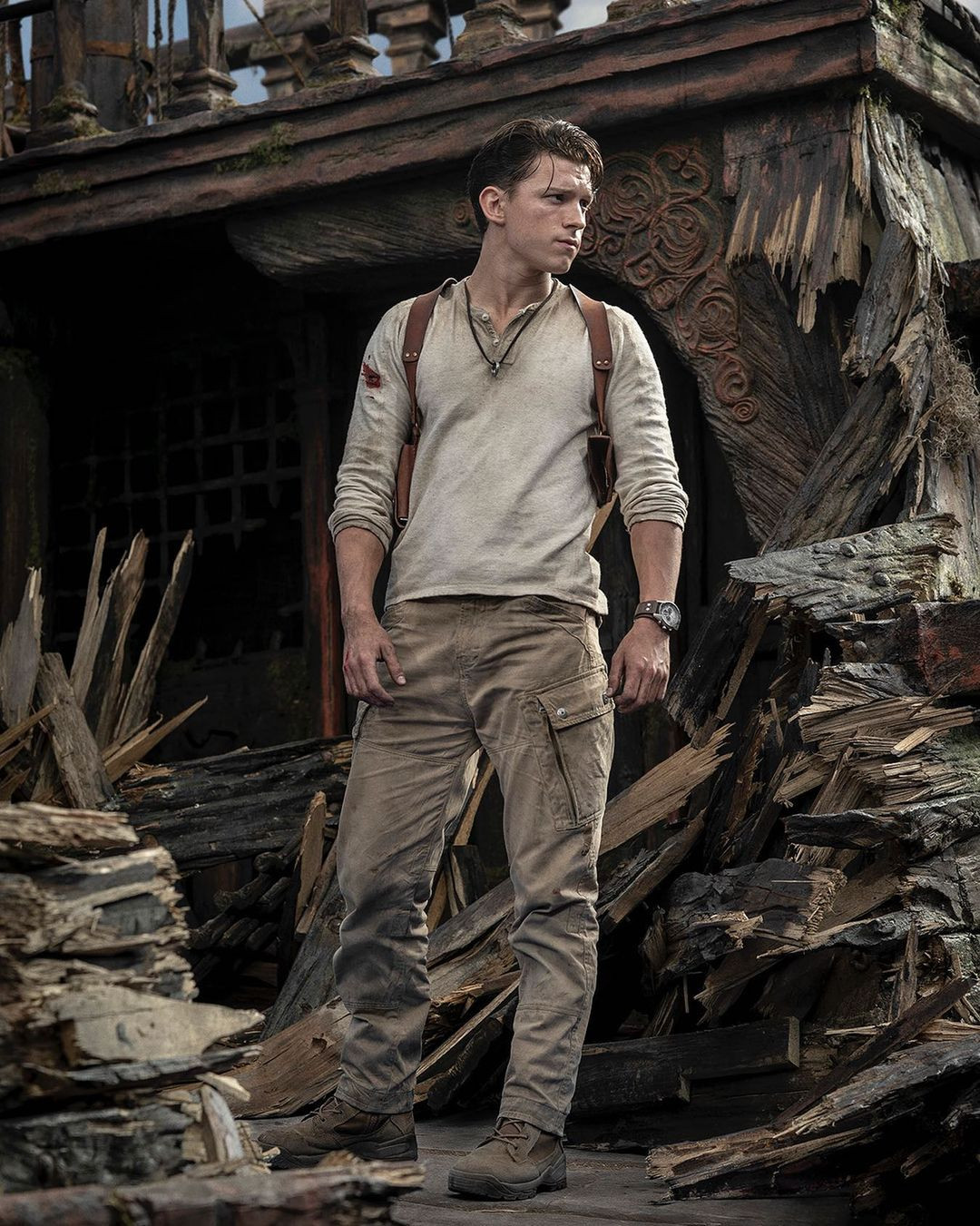Фото: Том Холланд в образе Нейтана Дрейка из экранизации Uncharted - изображение 1 Фото: Том Холланд в образе Нейтана Дрейка из экранизации Uncharted - фото 1