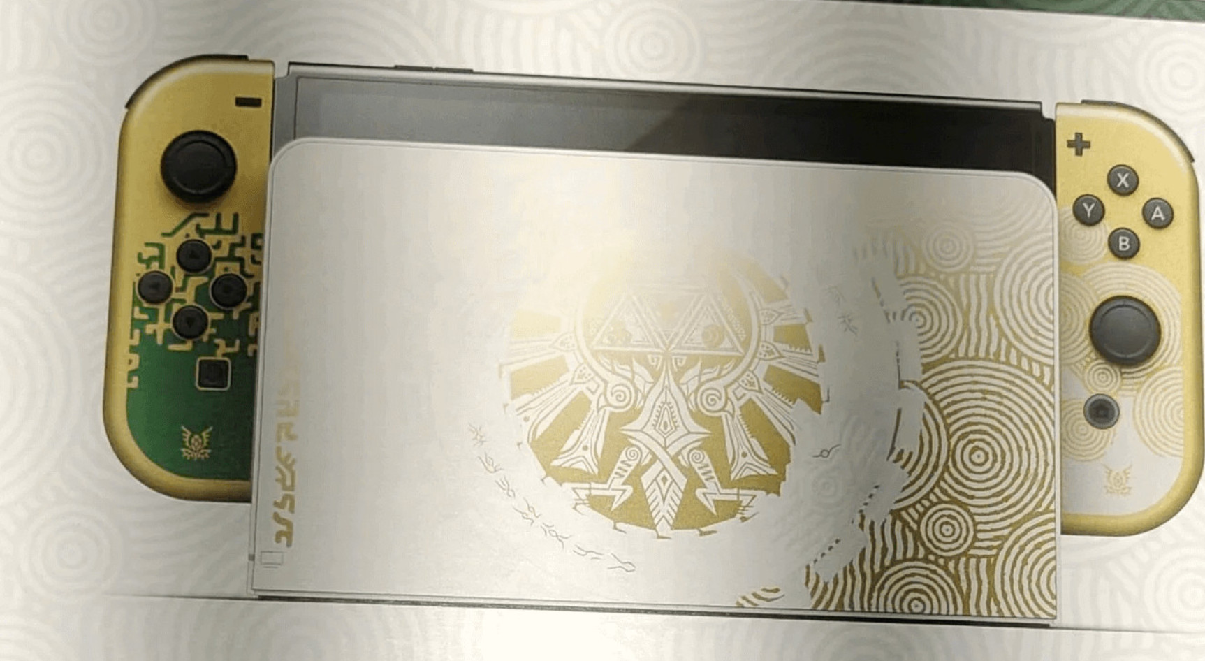 Слух: Nintendo Switch OLED в стиле The Legend of Zelda: Tears of the Kingdom покажут сегодня - фото 1