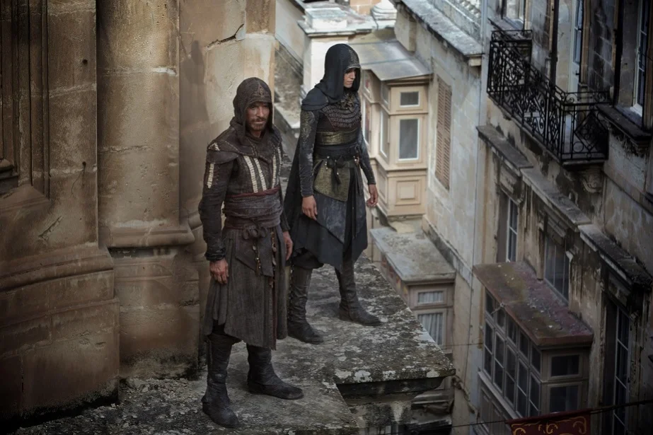 Прошлое и настоящее показали на новых кадрах из фильма по Assassin's Creed (обновлено) - фото 1