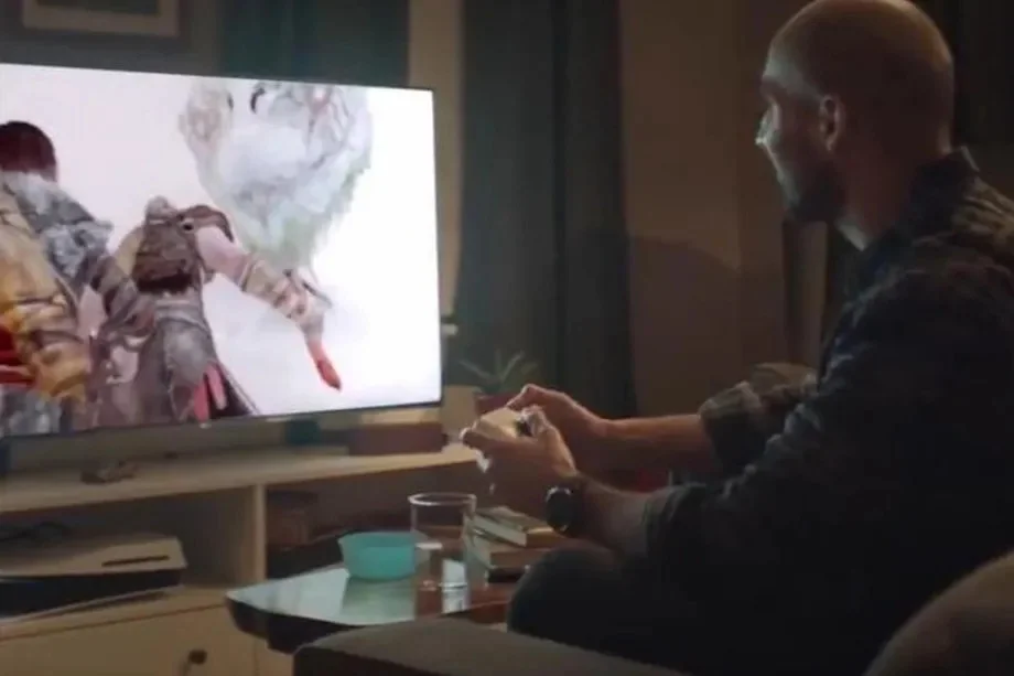 Sony выпустила рекламу с перевёрнутой PS5 — и быстро удалила ролик - фото 1