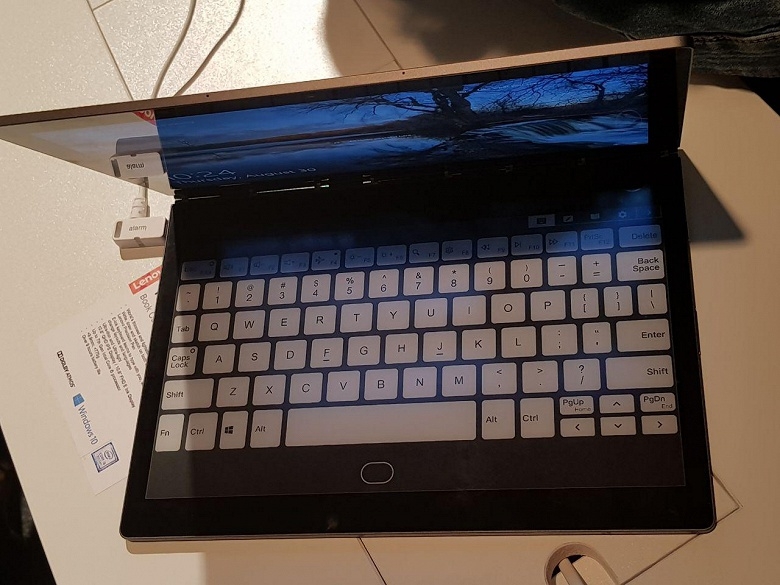 Lenovo Yoga Book C930: ноутбук-трансформер с E-Ink-экраном вместо клавиатуры - изображение 1 Lenovo Yoga Book C930: ноутбук-трансформер с E-Ink-экраном вместо клавиатуры - фото 1