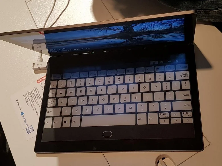 Lenovo Yoga Book C930: ноутбук-трансформер с E-Ink-экраном вместо клавиатуры - фото 1