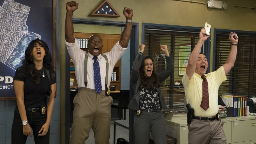 NBC продлила «Бруклин 9-9» на восьмой сезон - изображение обложка