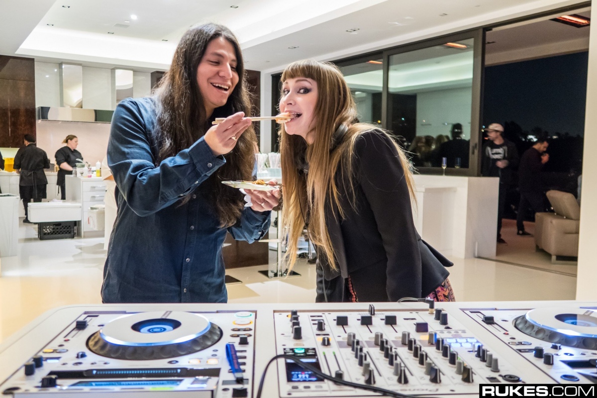 Создатель Minecraft отпраздновал новоселье со знаменитостями - фото 6