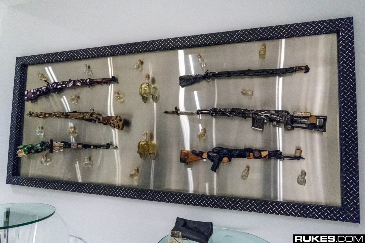 Создатель Minecraft отпраздновал новоселье со знаменитостями - фото 8