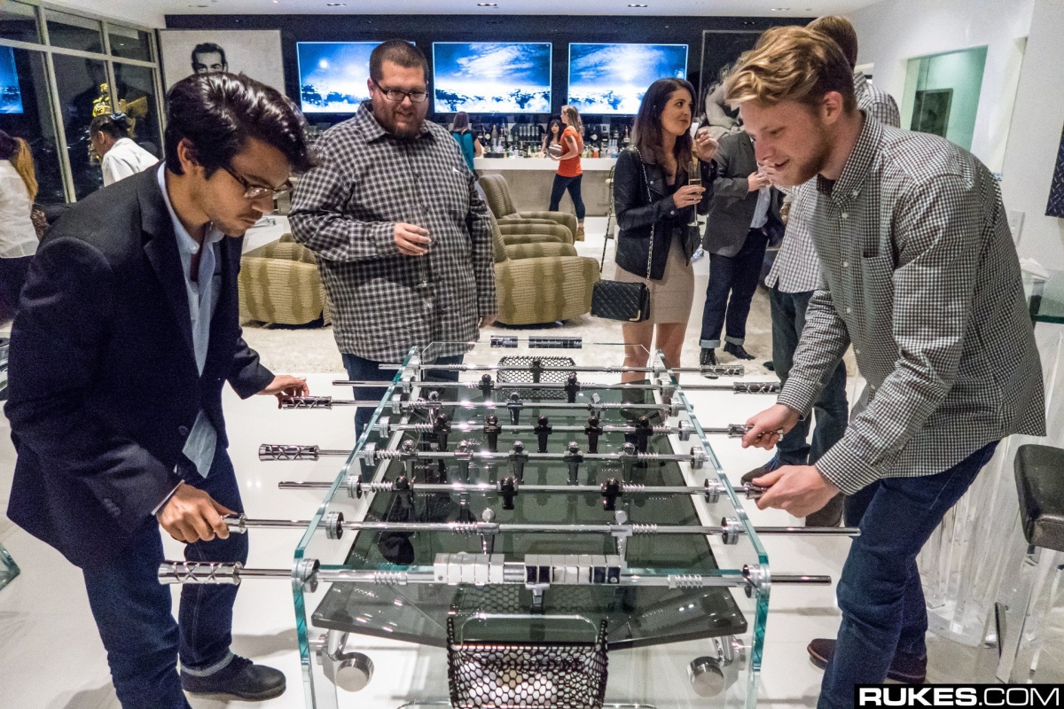 Создатель Minecraft отпраздновал новоселье со знаменитостями - фото 9