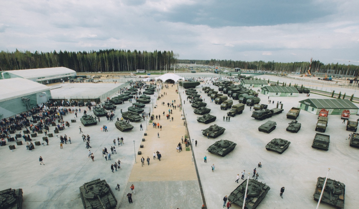На фестивале «День танкиста: майские учения» можно было рассмотреть ретроавтомобили - изображение 10 На фестивале «День танкиста: майские учения» можно было рассмотреть ретроавтомобили - фото 10