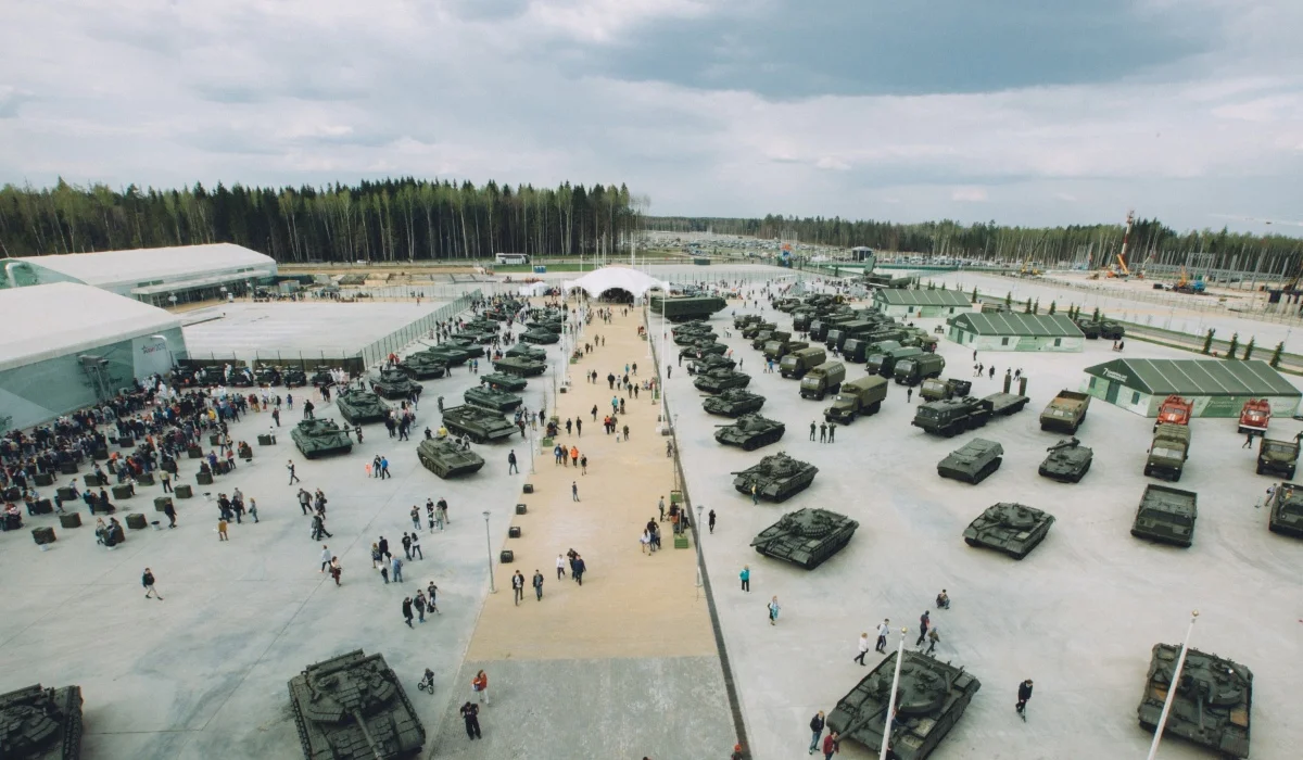 На фестивале «День танкиста: майские учения» можно было рассмотреть ретроавтомобили - фото 10