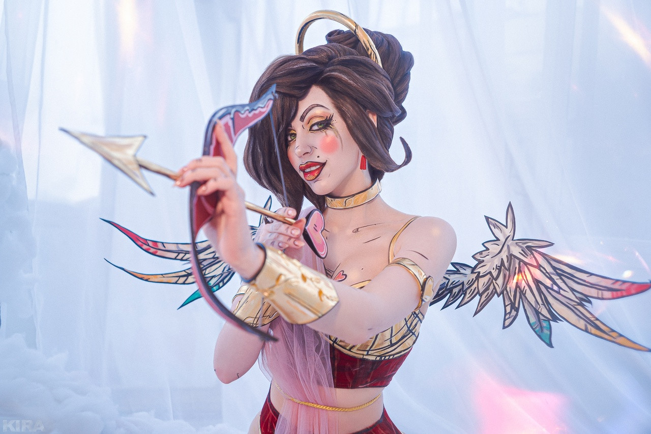 Российская модель показала сексуальный косплей Безумной Мокси из Borderlands 3 - изображение обложка