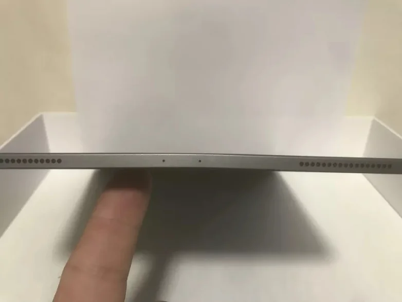 Apple отказалась считать изгиб iPad Pro 2018 года дефектом - фото 1