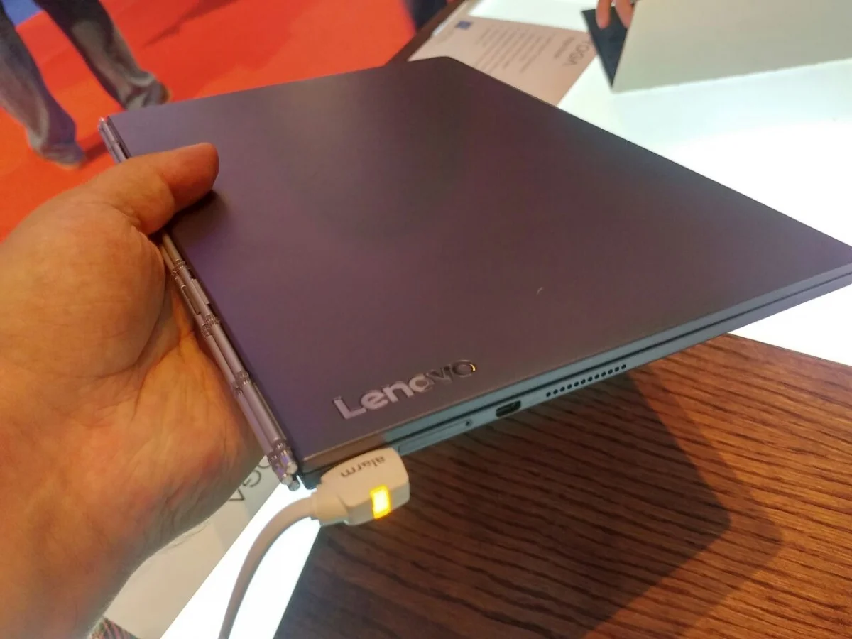 Ноутбук Lenovo Yoga Book получил сенсорную клавиатуру - фото 1