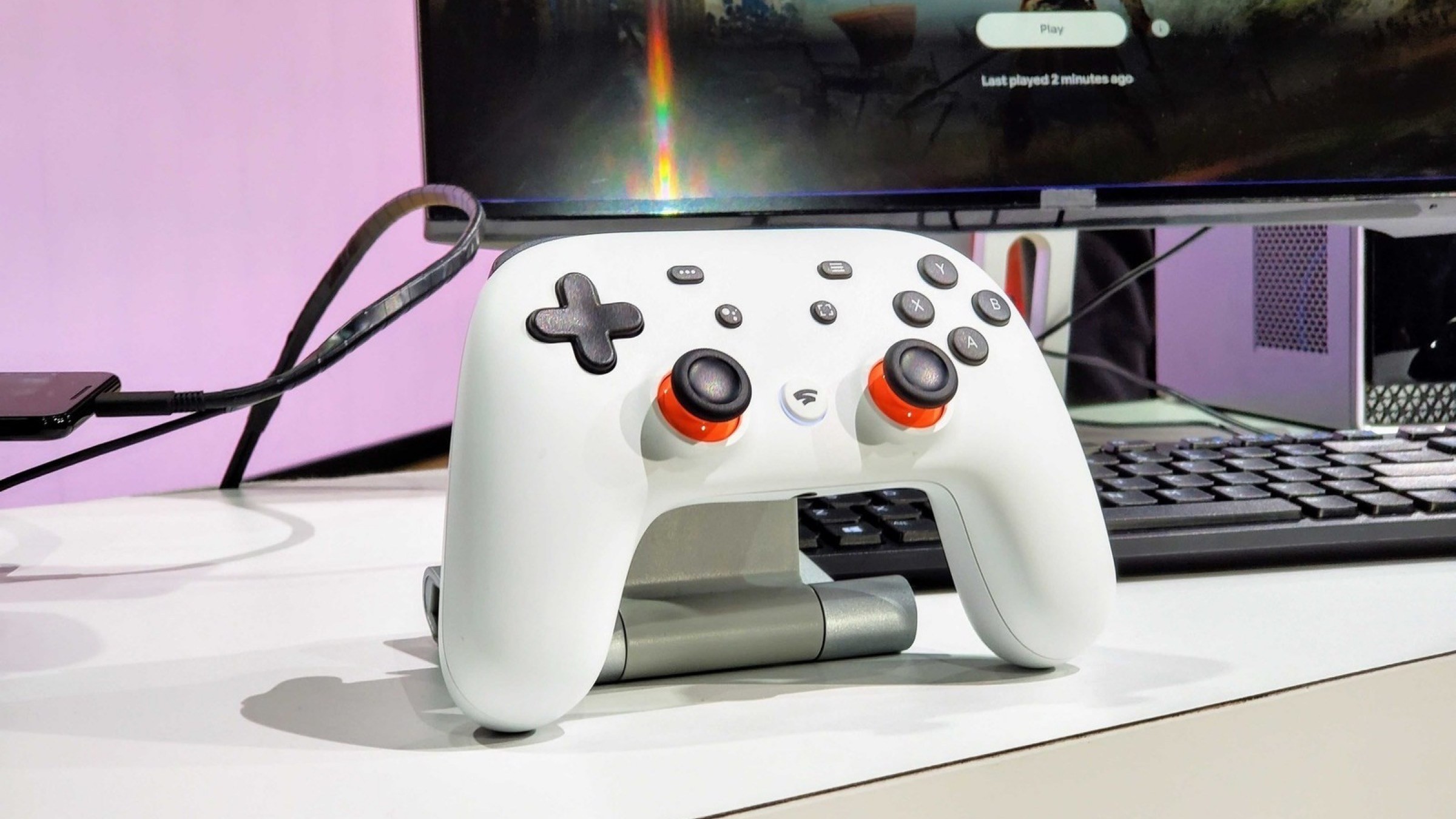 На релизе Stadia беспроводной геймпад придётся подключать по проводу - изображение обложка