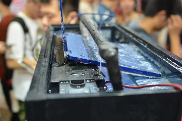 Raytheon Uncia — первый в мире водонепроницаемый ноутбук - фото 2