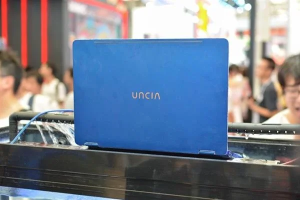 Raytheon Uncia — первый в мире водонепроницаемый ноутбук - фото 3